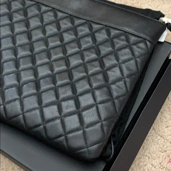 Chanel Clutch - Picture 8 of 9